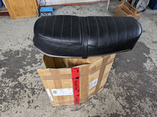Laden Sie das Bild in den Galerie-Viewer, CB  125 K5 Sitzbank