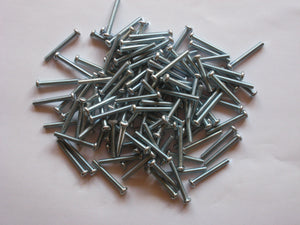 Kreutzschlitzschrauben M4 32mm