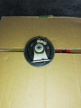 Laden Sie das Bild in den Galerie-Viewer, Suzuki RV 125 Hupe original mit Halter 6 Volt